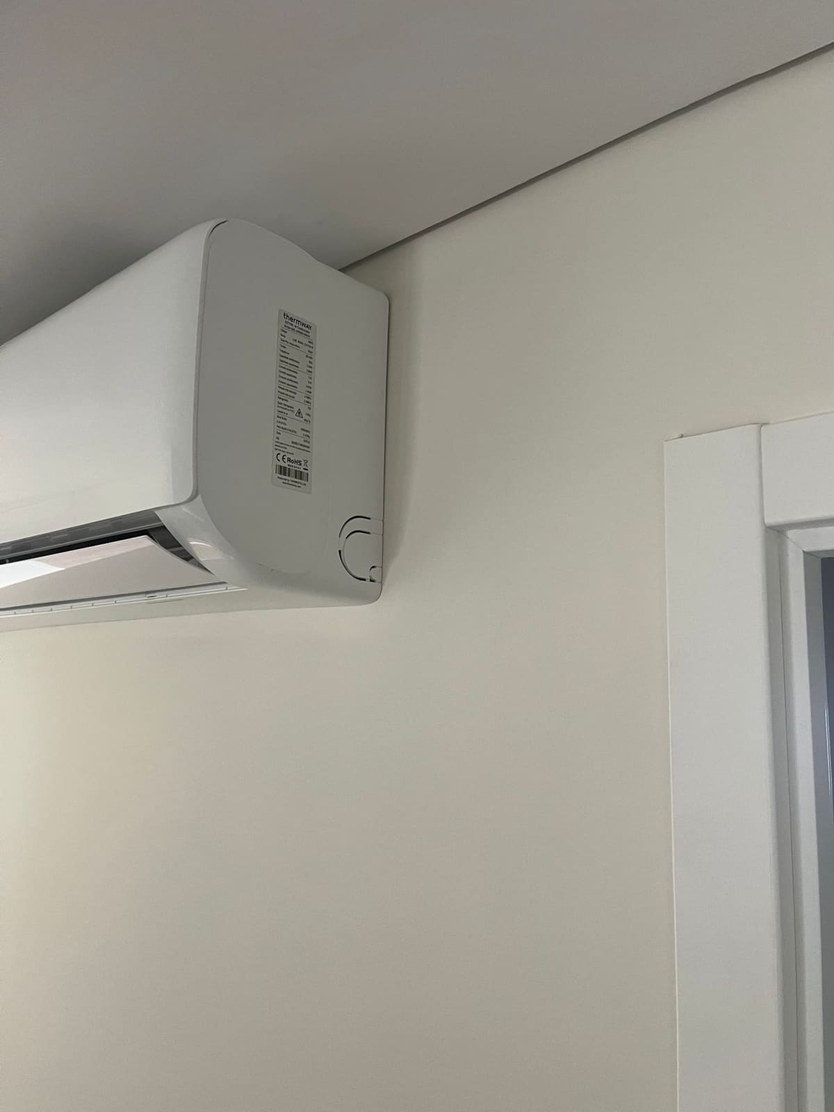 Unidade interior split de ar condicionado em parede